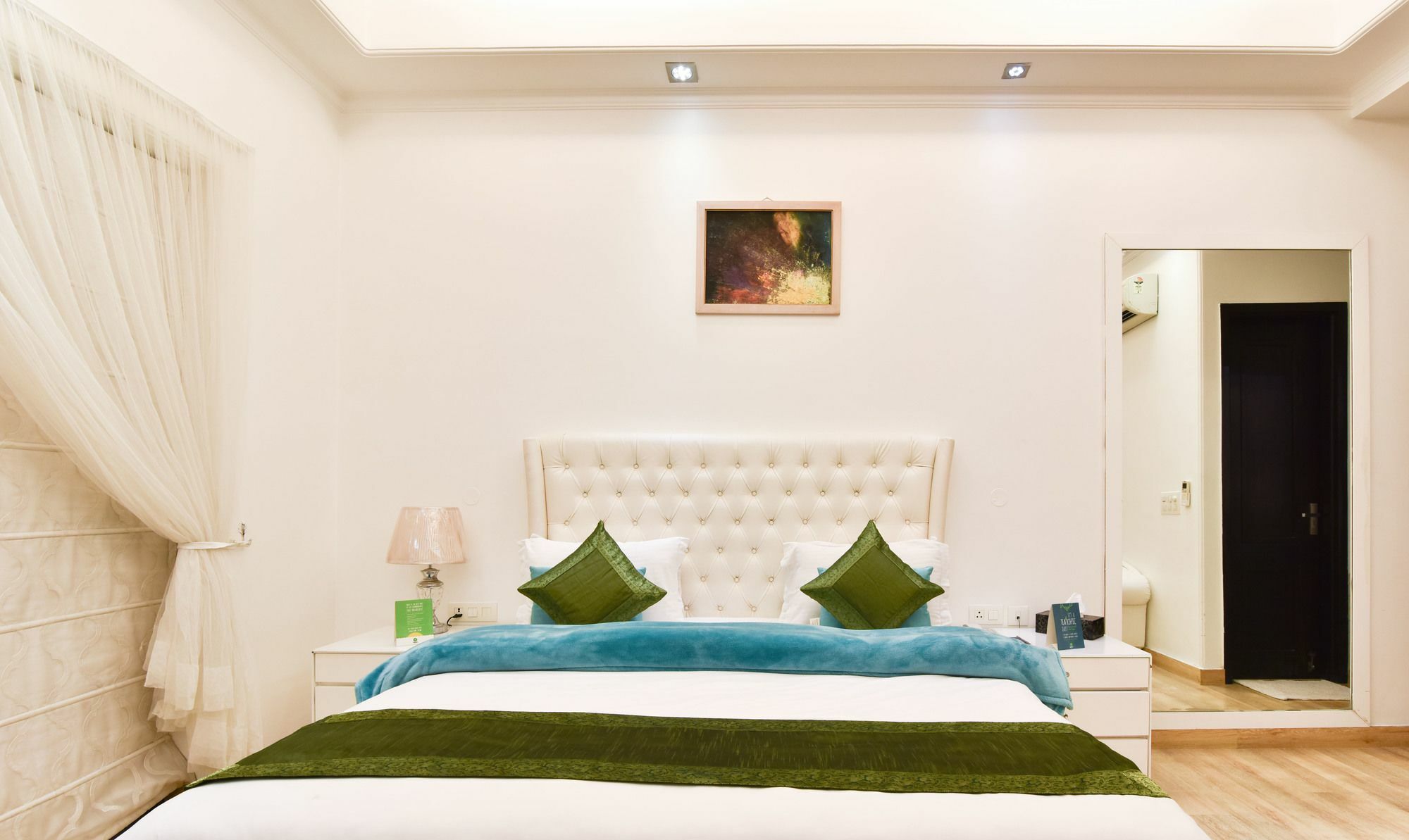 Treebo Trend The G8 Sector 39 Hotel Noida Exterior foto